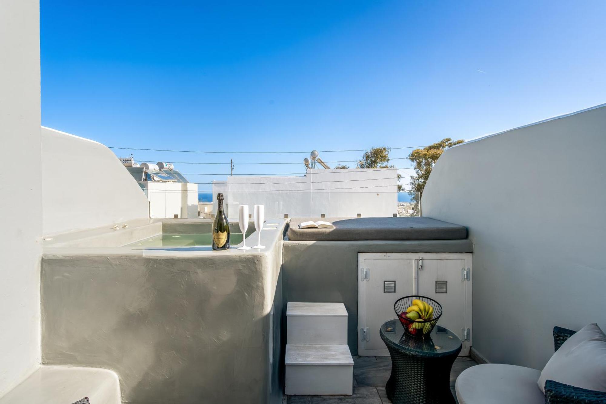 Oasis Suites Fira Hotel 3*