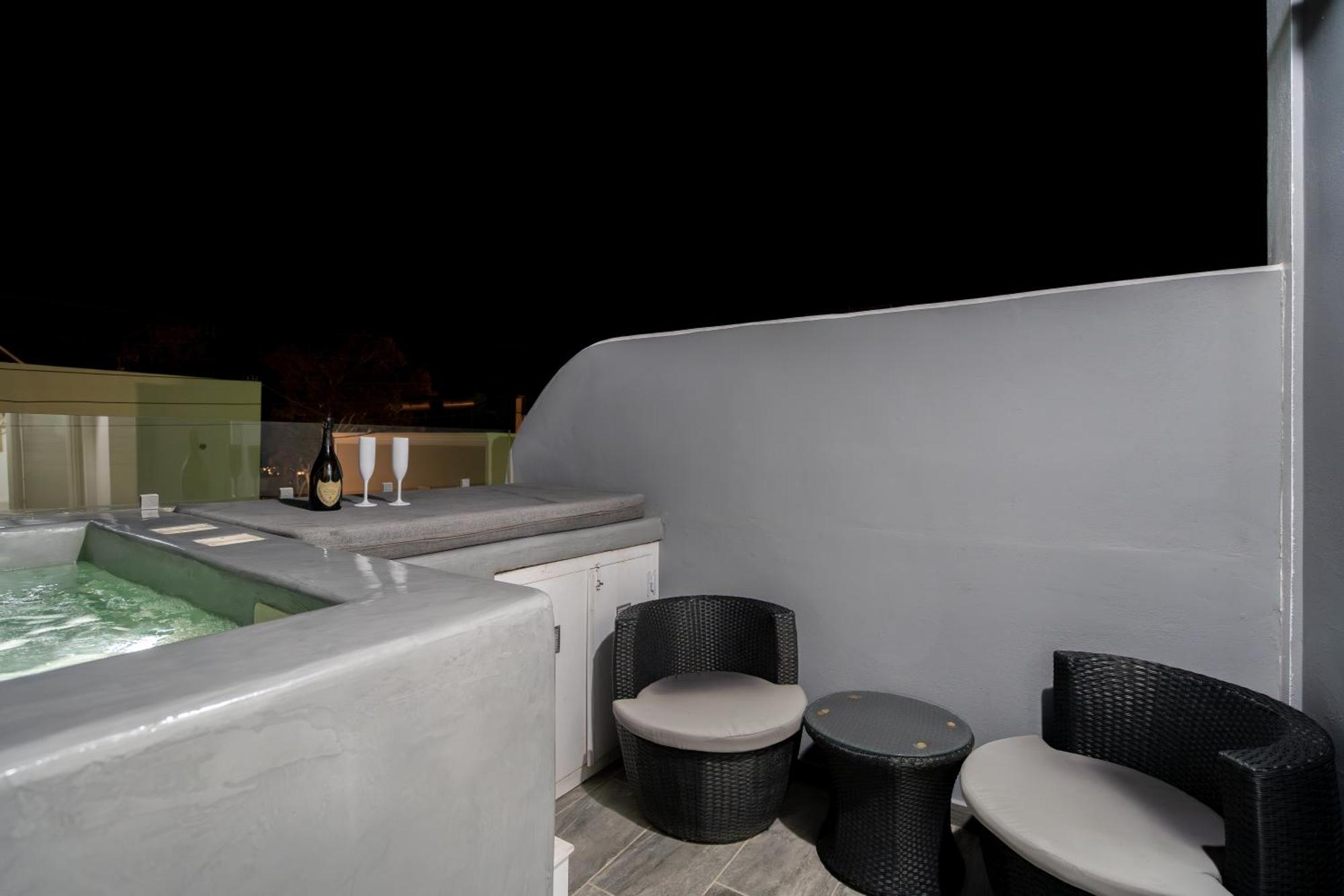 Oasis Suites Fira 3*