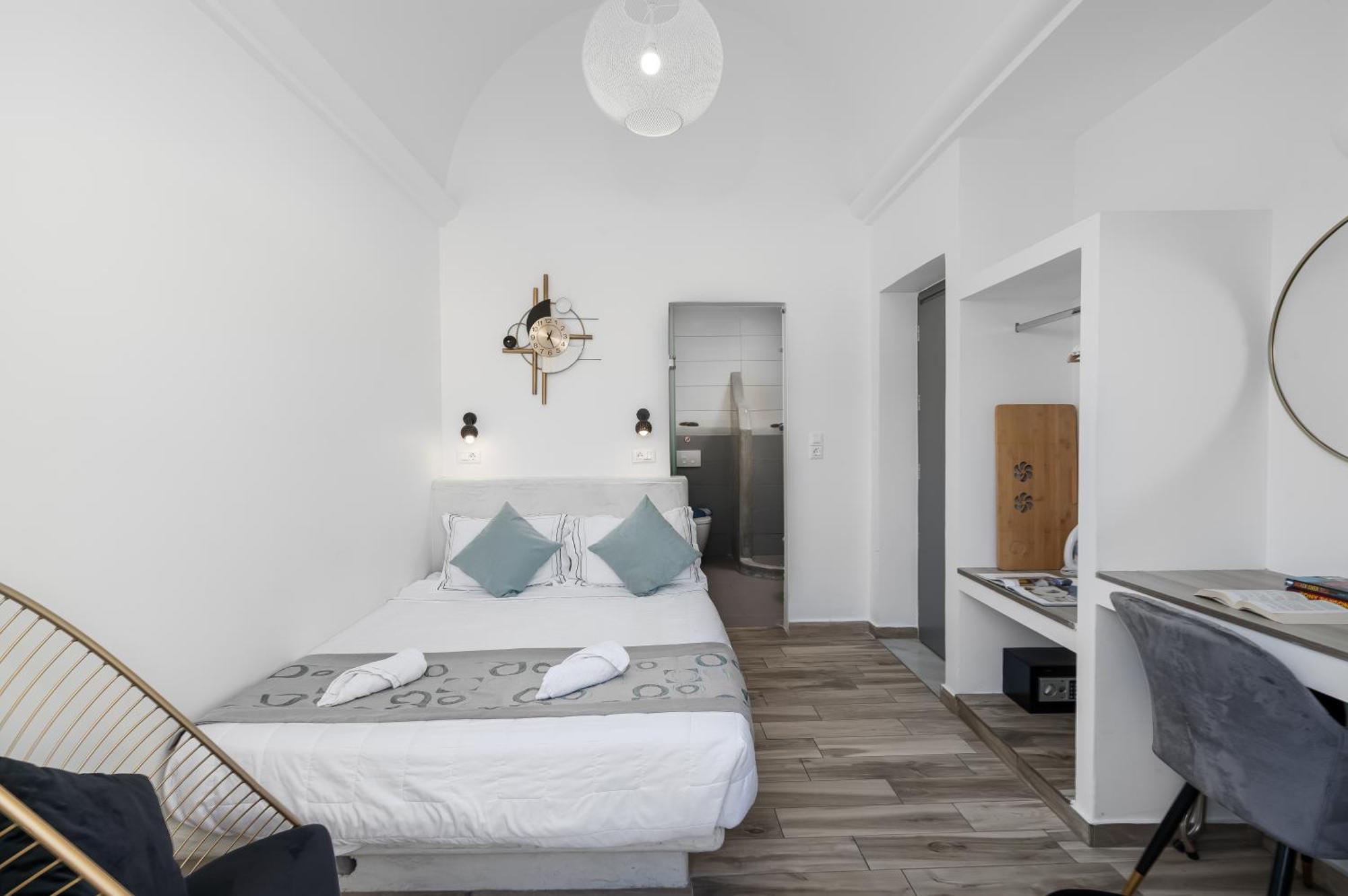 Oasis Suites Fira 3* Fira (Santorini)