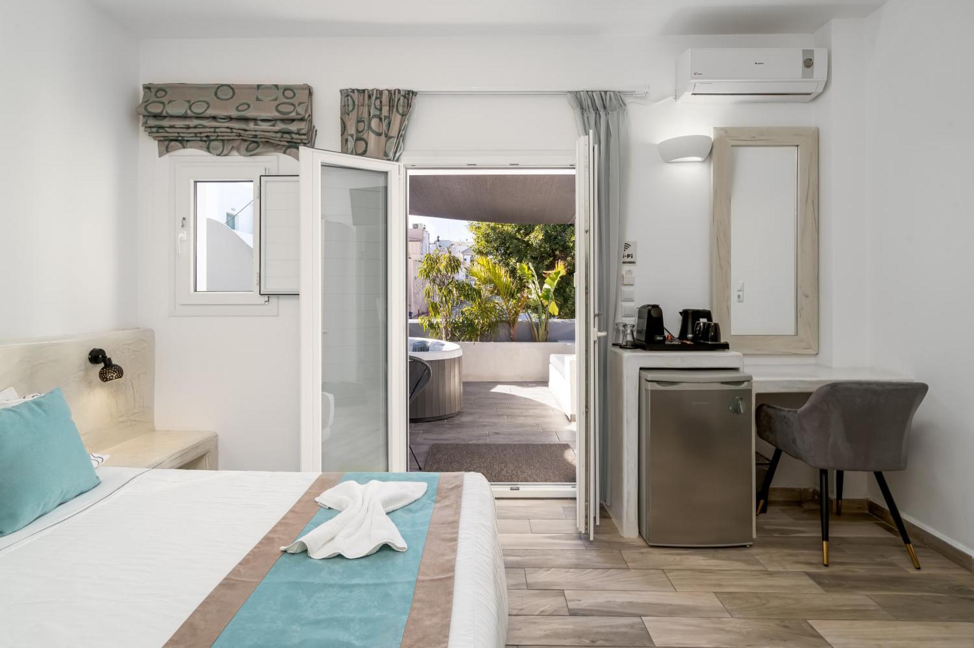 Oasis Suites Fira 3*