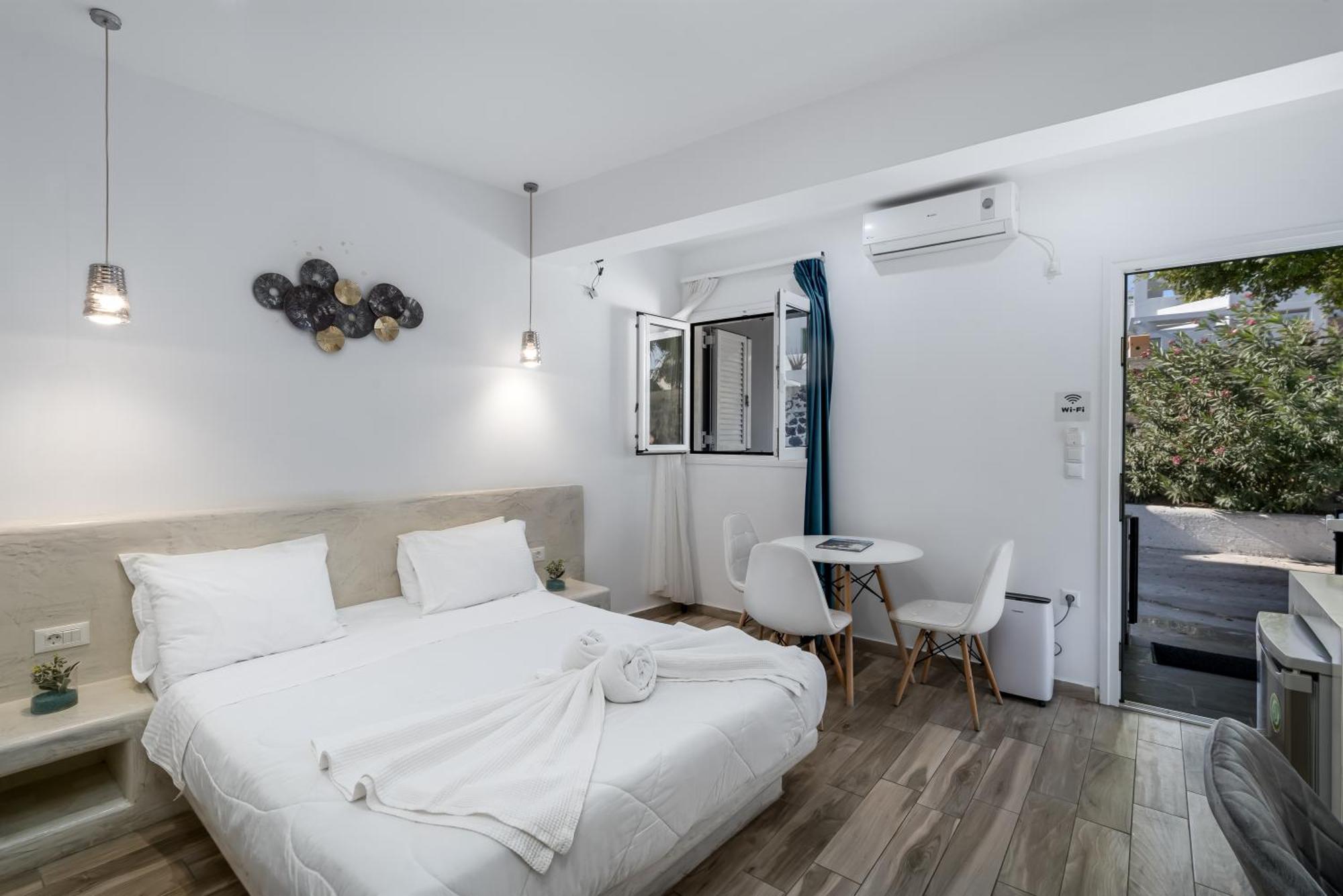 Oasis Hotel Fira (Santorini)