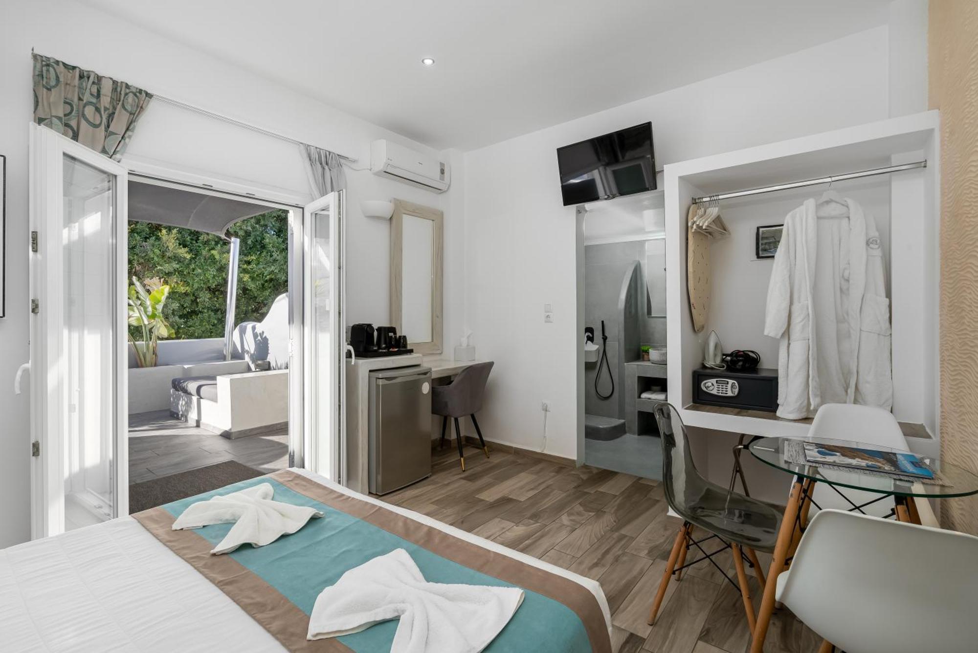 Oasis Suites Fira 3*