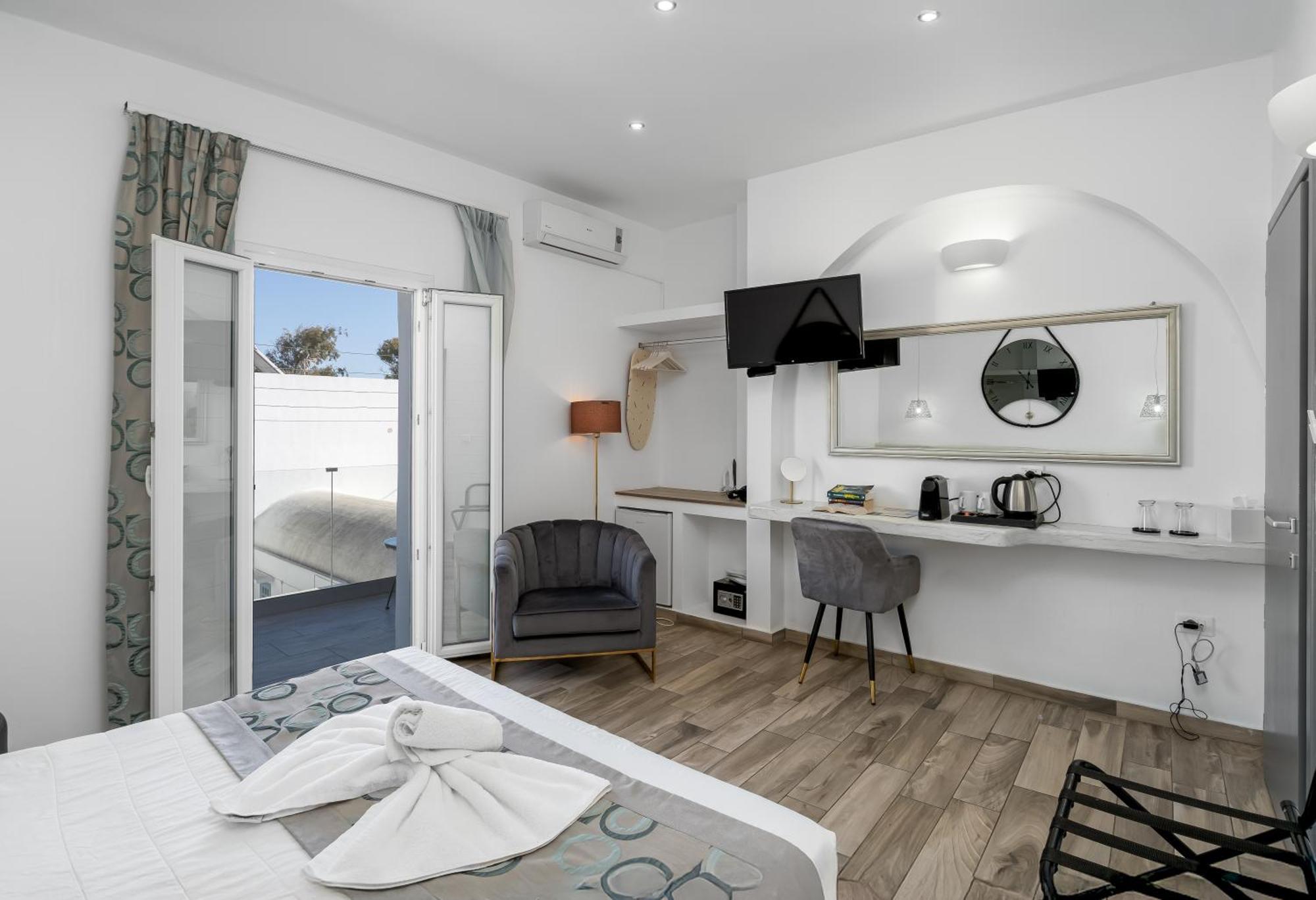 Oasis Hotel Fira (Santorini)