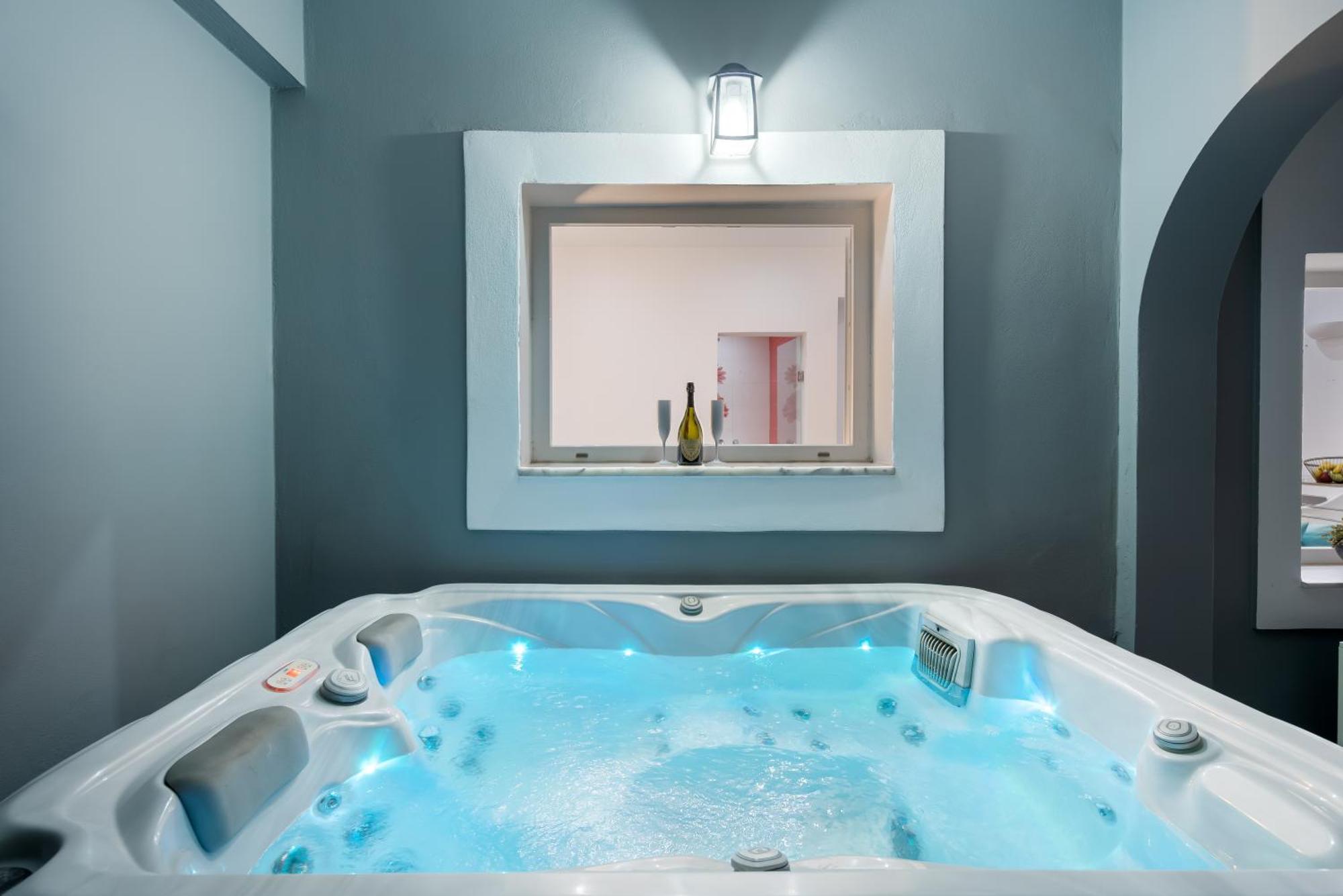 Oasis Suites Fira Hotel