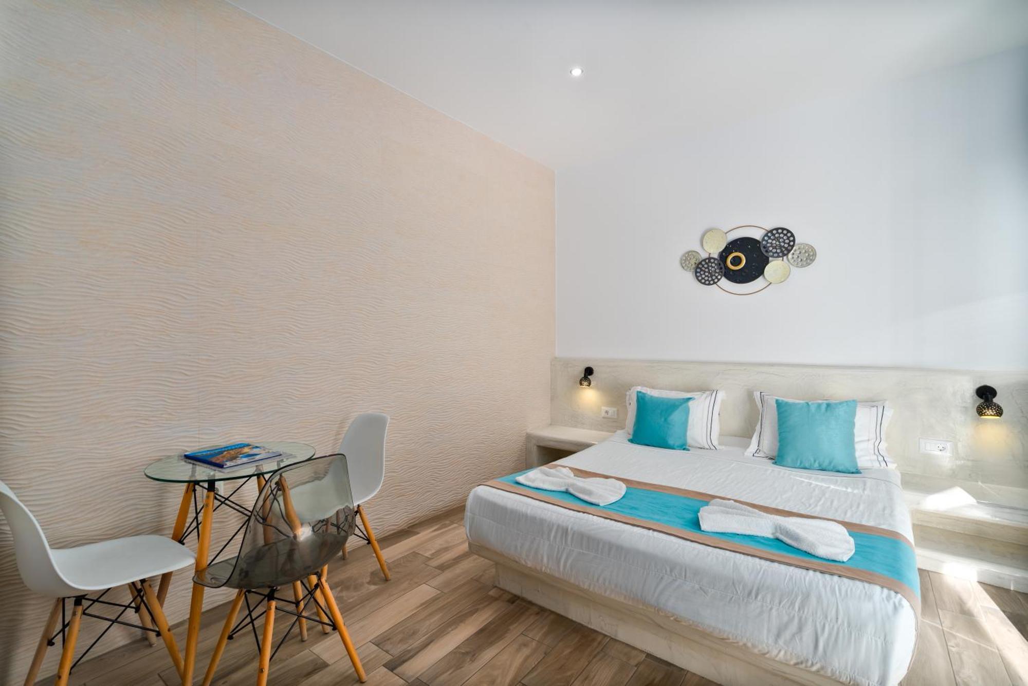 Oasis 3* Fira (Santorini)