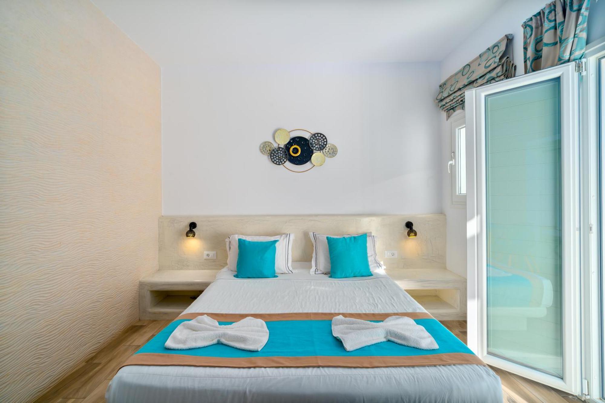 Oasis Suites Fira Hotel
