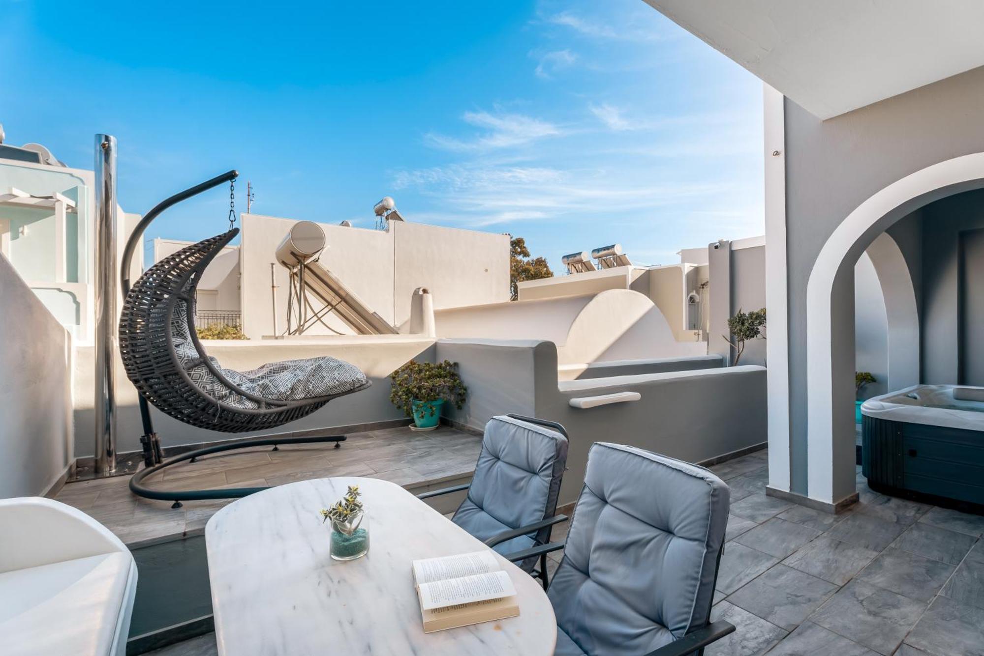Oasis Suites Fira Hotel 3*