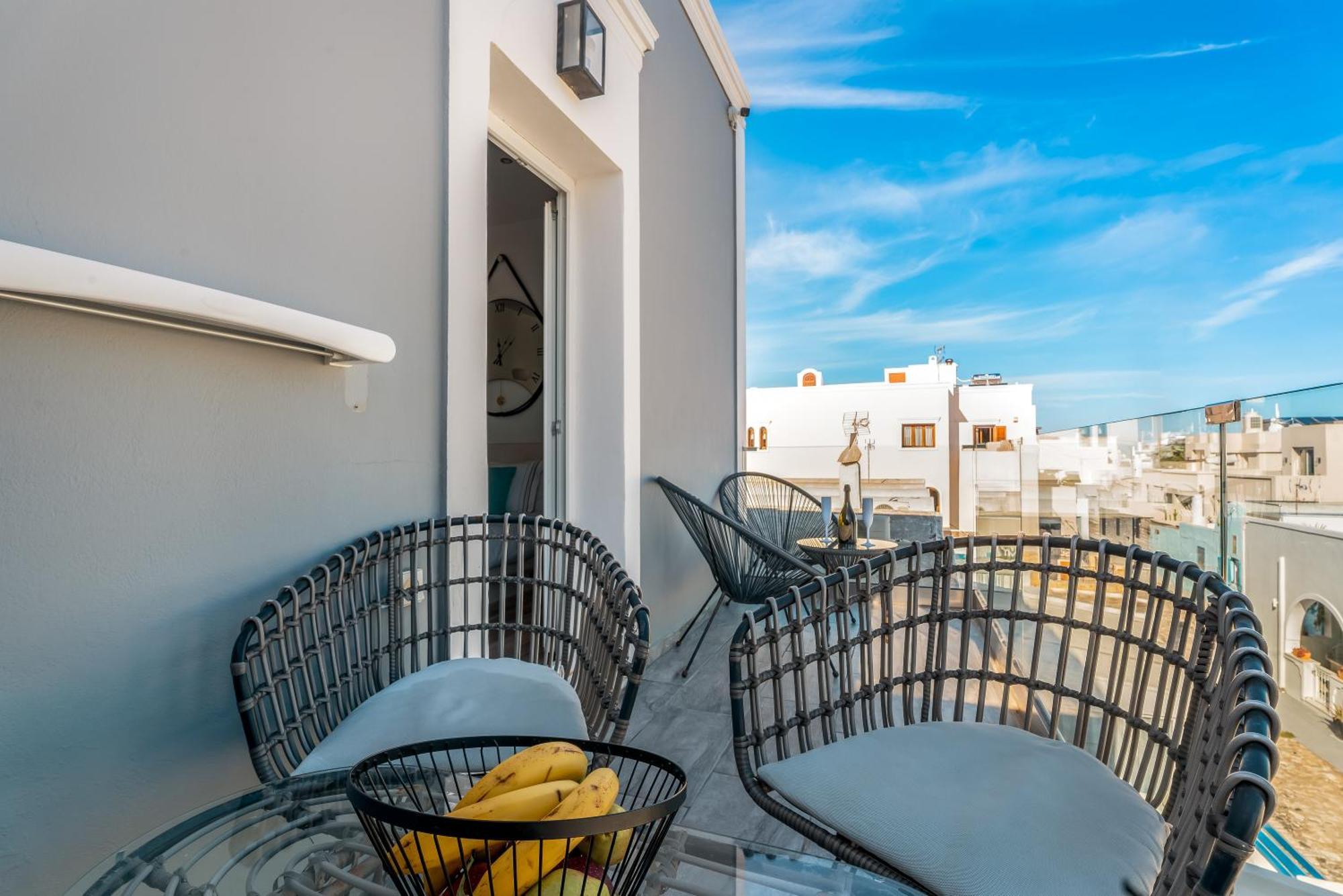 Hotel Oasis Fira (Santorini)