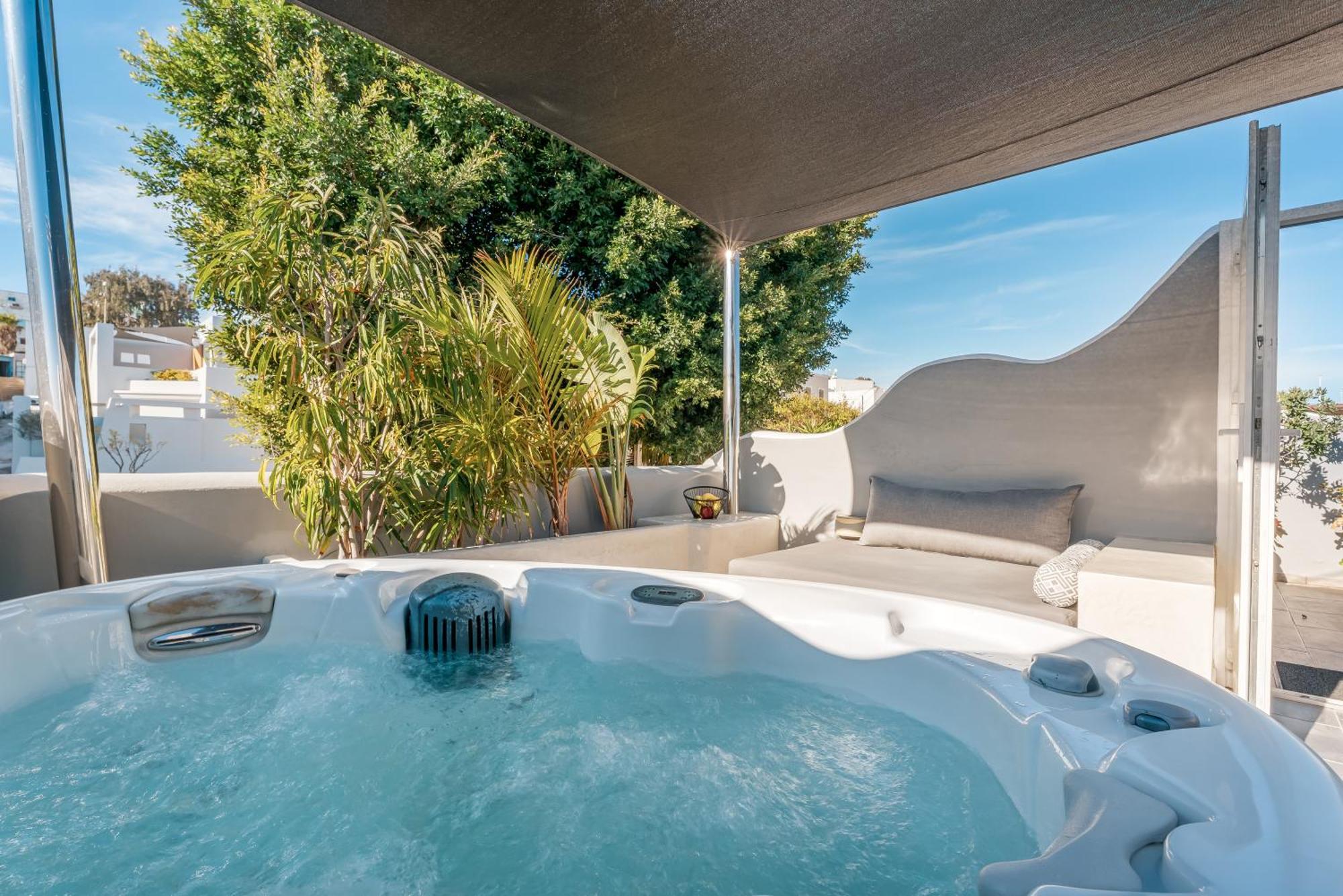 Oasis 3* Fira (Santorini)